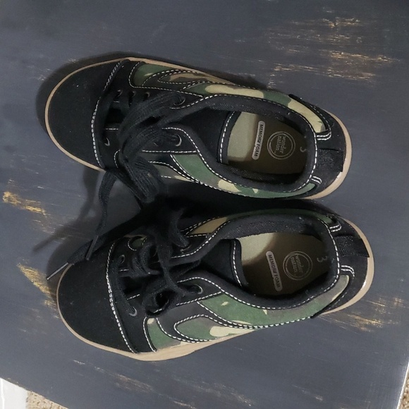 Wonder Nation camo shoes - Picture 1 of 7
